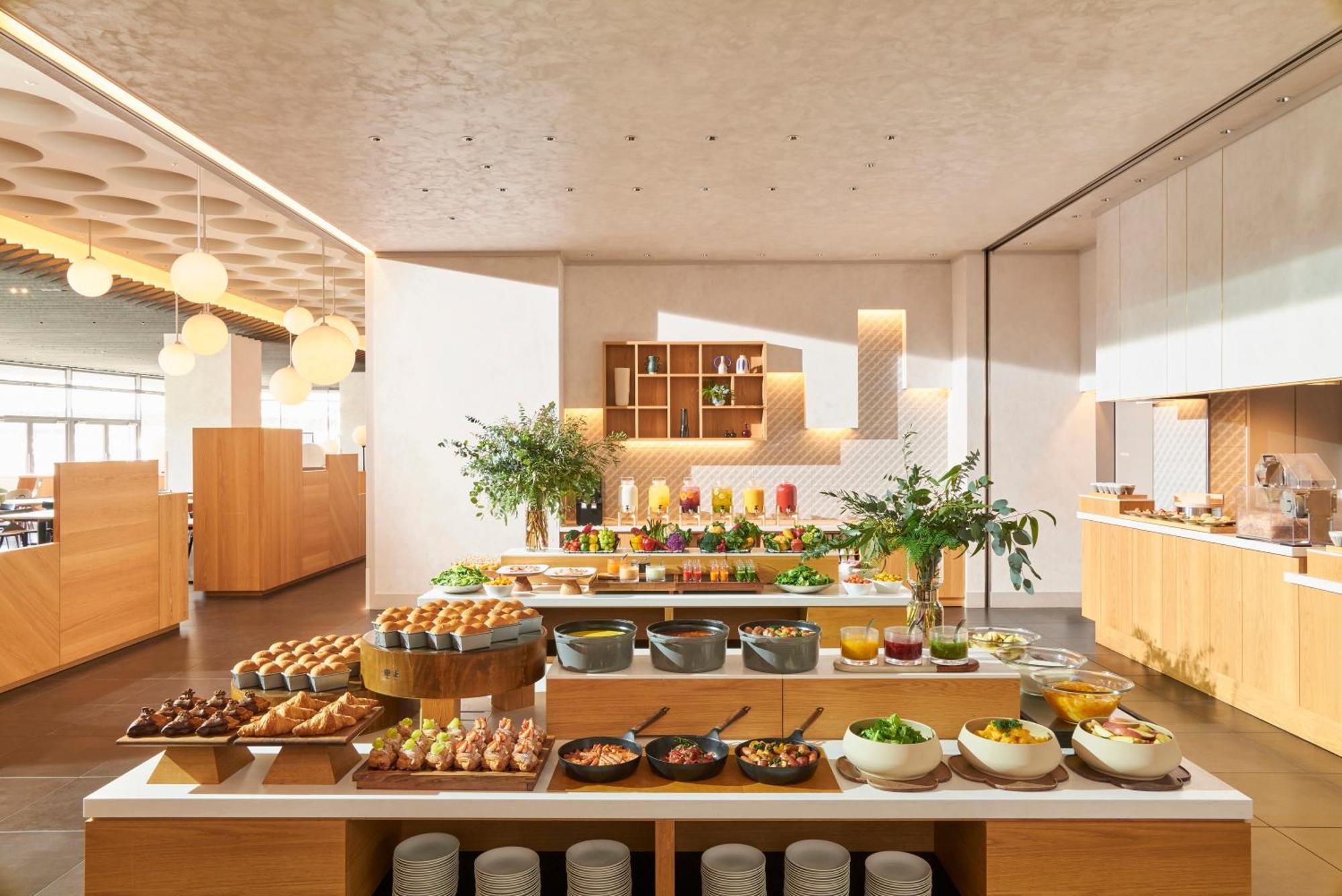 Omo7 Osaka By Hoshino Resorts Esterno foto The buffet at the lounge