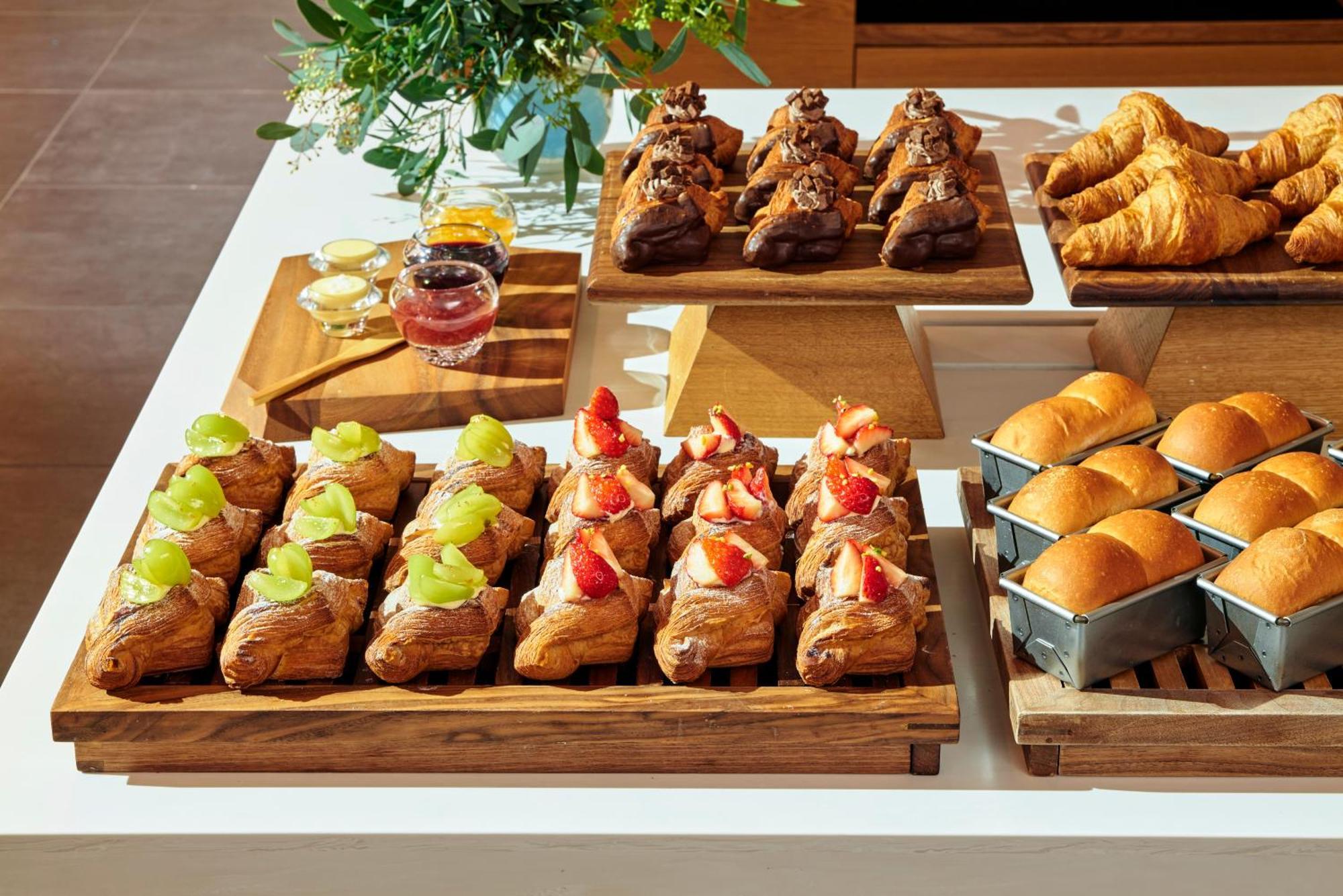 Omo7 Osaka By Hoshino Resorts Esterno foto A selection of pastries